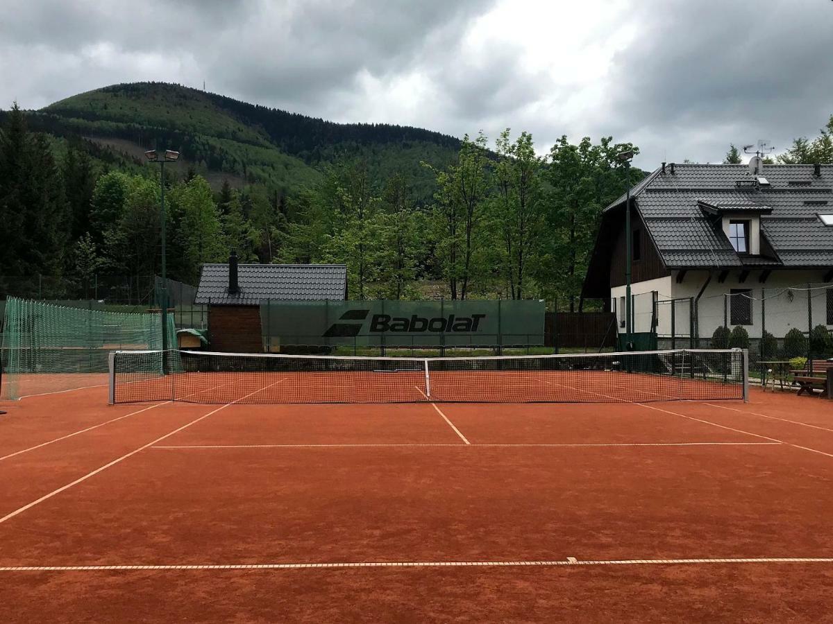 Hotel Na Doline Frenštát pod Radhoštěm Kültér fotó